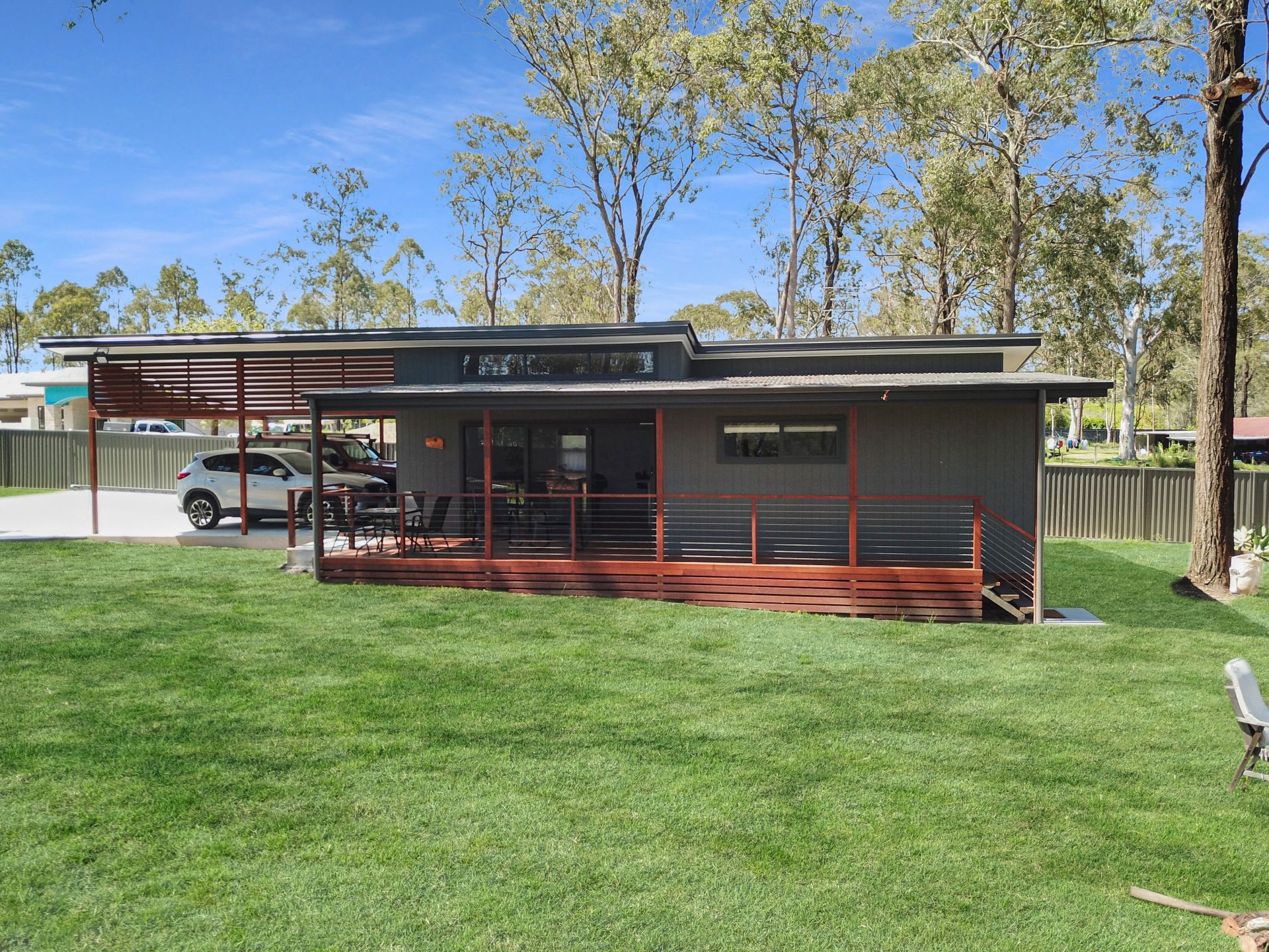 Contemporary KiaDom second dwelling with a covered deck