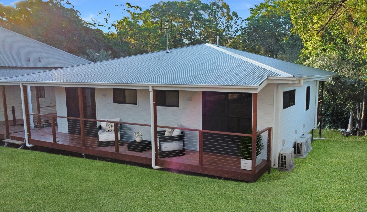 Rear corner and side deck, Worongary QLD